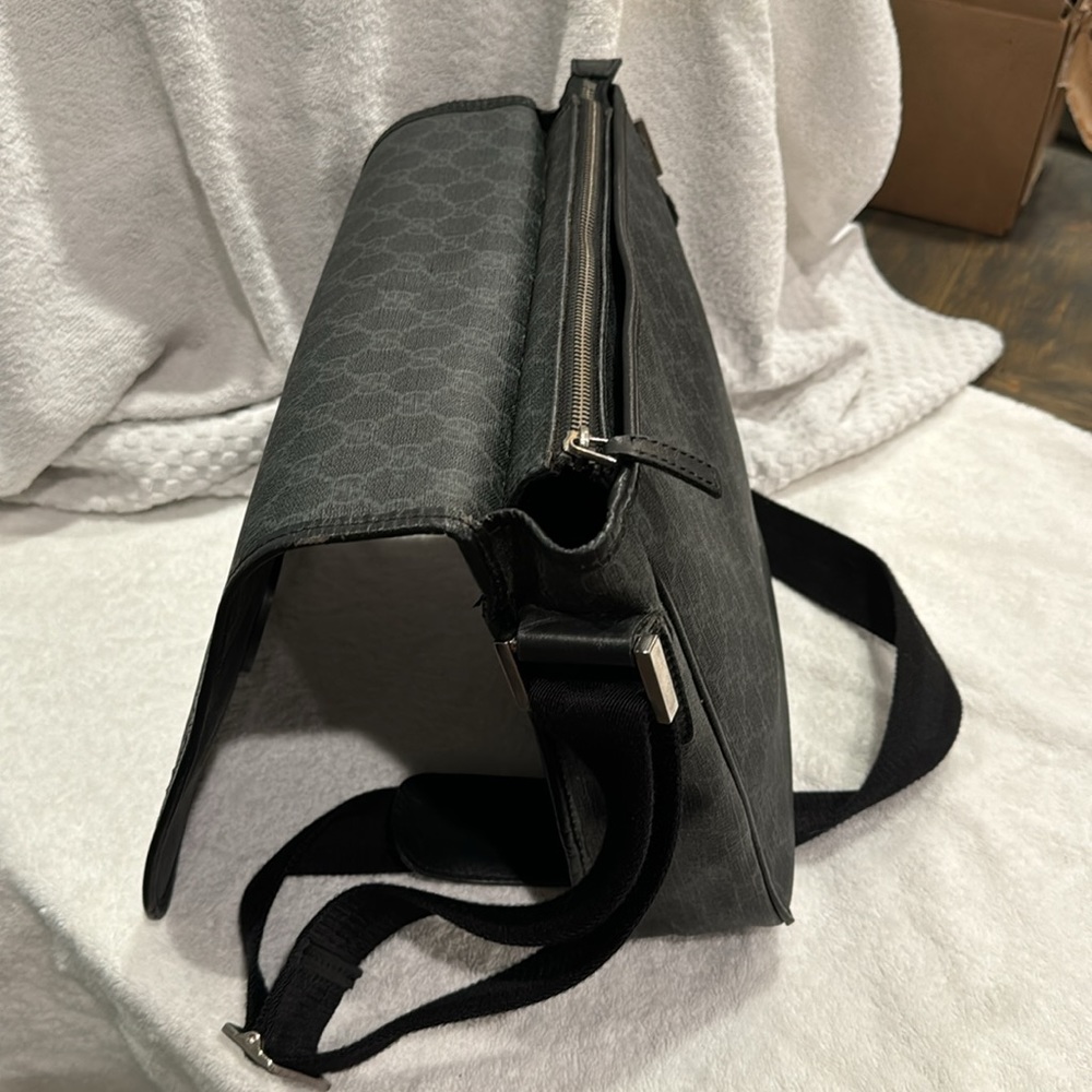 Gucci Black Messenger Bag - Picture 4 of 12